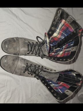 Plaid-Lined Gray Lace-Up Boots